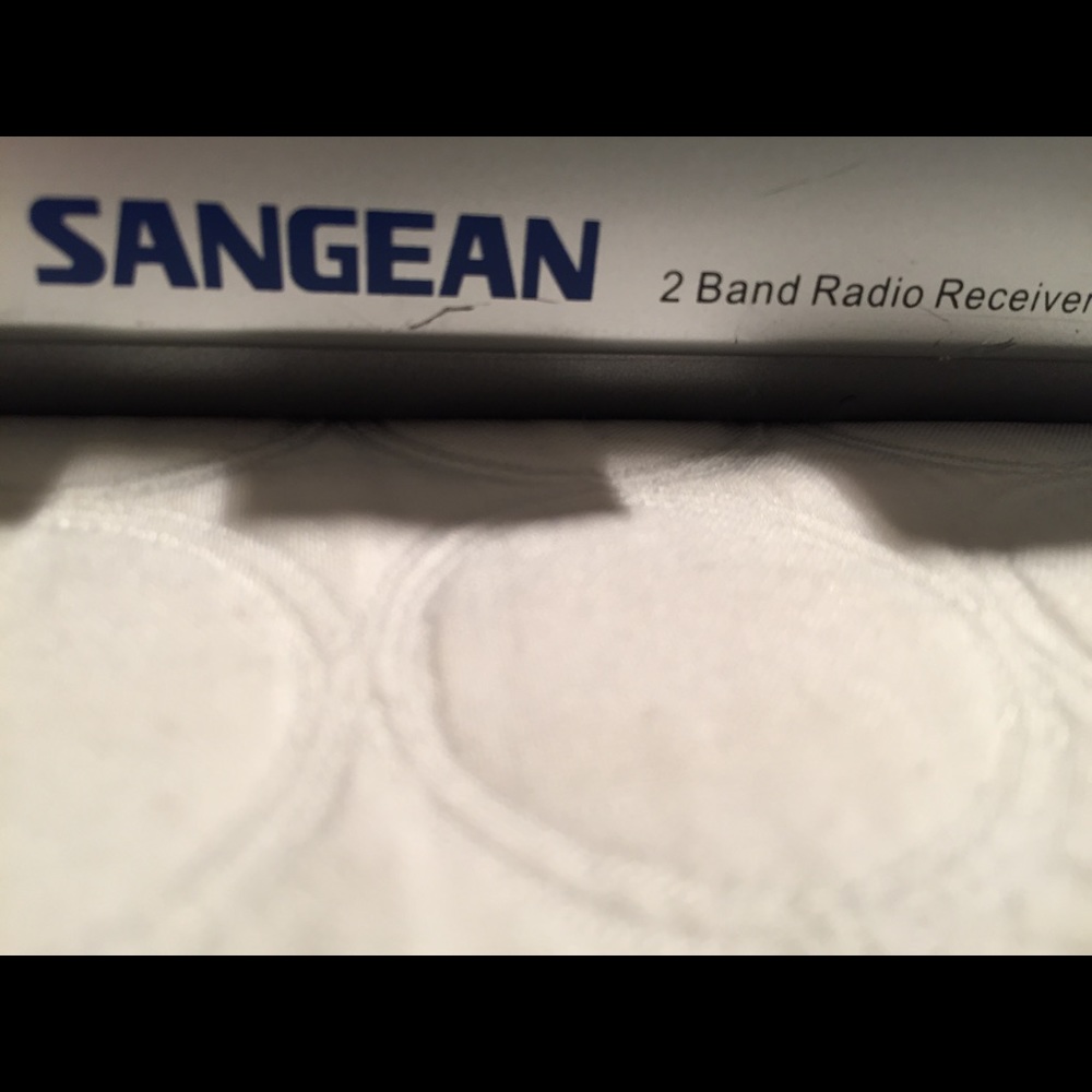 AMAZING AND RARE SANGEAN RADIO. CLEAR ACRYLIC. - Picture 3 of 8